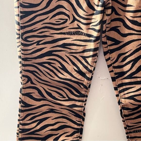 Wrangler Women's High Rise Wild West Purr Print Straight Jeans - Picture 5 of 12